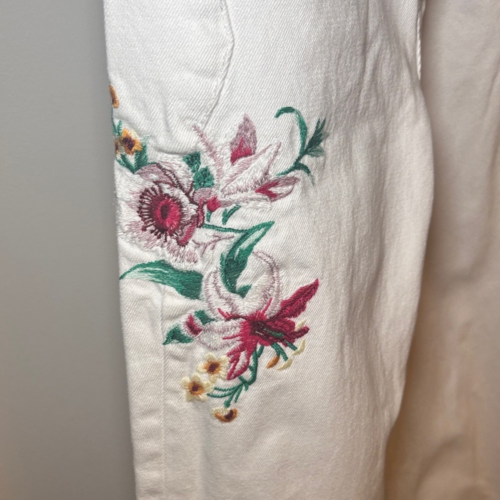 Zara White Floral Embroidered Flare Jeans - Picture 4 of 7